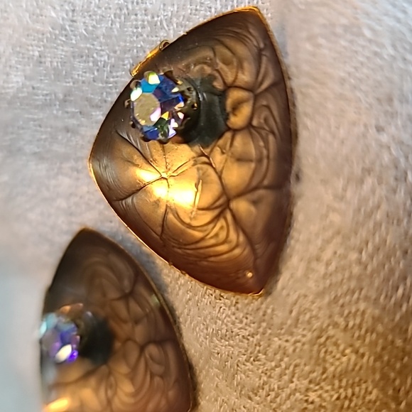 Vintage aurora borealis faceted glass and  enamel clip on earrings. - Picture 4 of 6